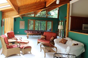 Smart TV, fireplace, books - Exquisite Waterfront Home near Acadia - GREAT PRICES (Ellsworth)