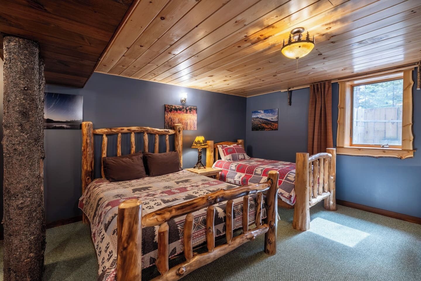 Desk, iron/ironing board, WiFi, bed sheets