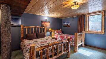 Desk, iron/ironing board, WiFi, bed sheets