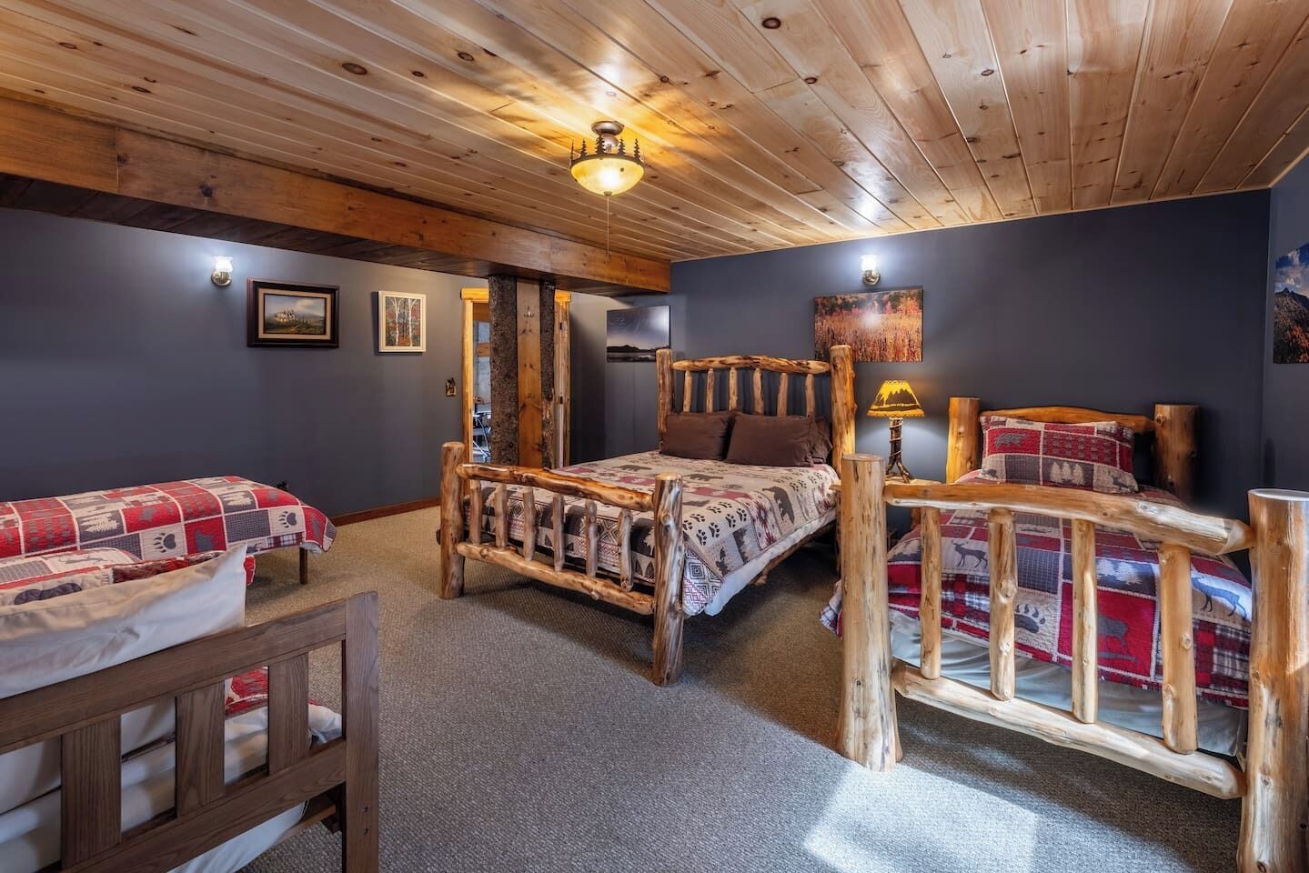 書桌、熨斗/熨衫板、Wi-Fi、床單