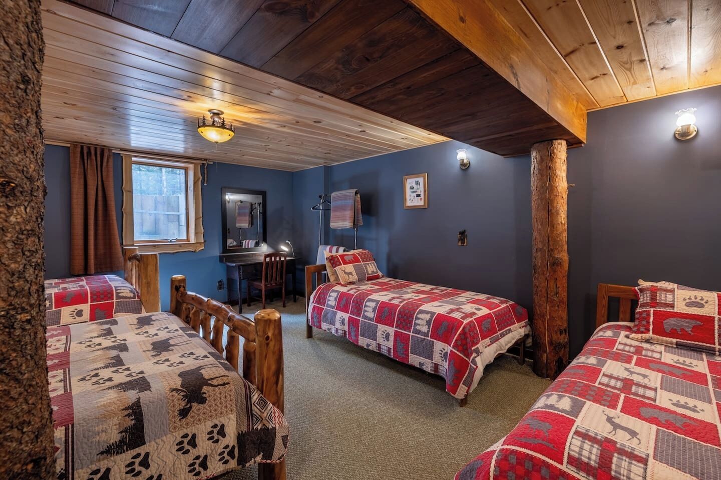 Desk, iron/ironing board, WiFi, bed sheets