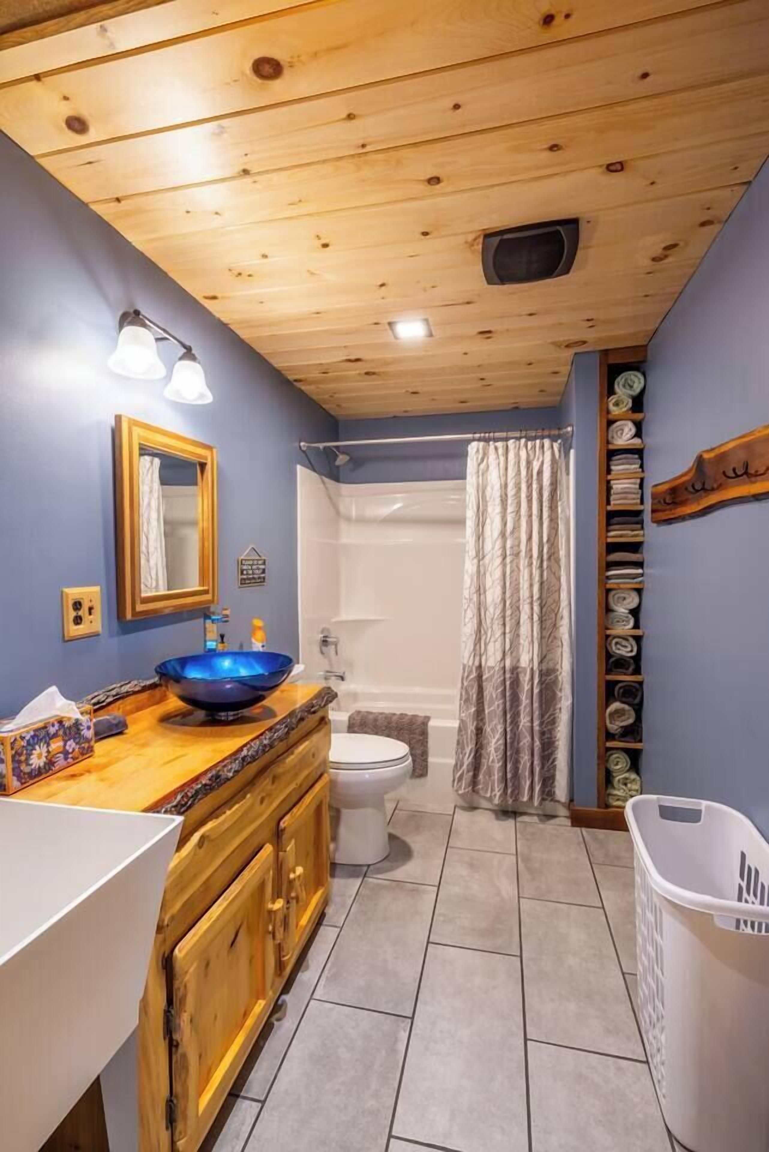 Combinazione doccia/vasca, asciugacapelli, asciugamani