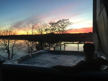 Soak away all your worries while soaking in a sunset in the hot tub.