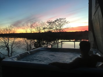 Soak away all your worries while soaking in a sunset in the hot tub.