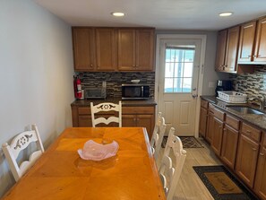 Dining - Seaside - 5+Bedroom house, w/10 beach badges & parking - walk to beach (Seaside Heights)