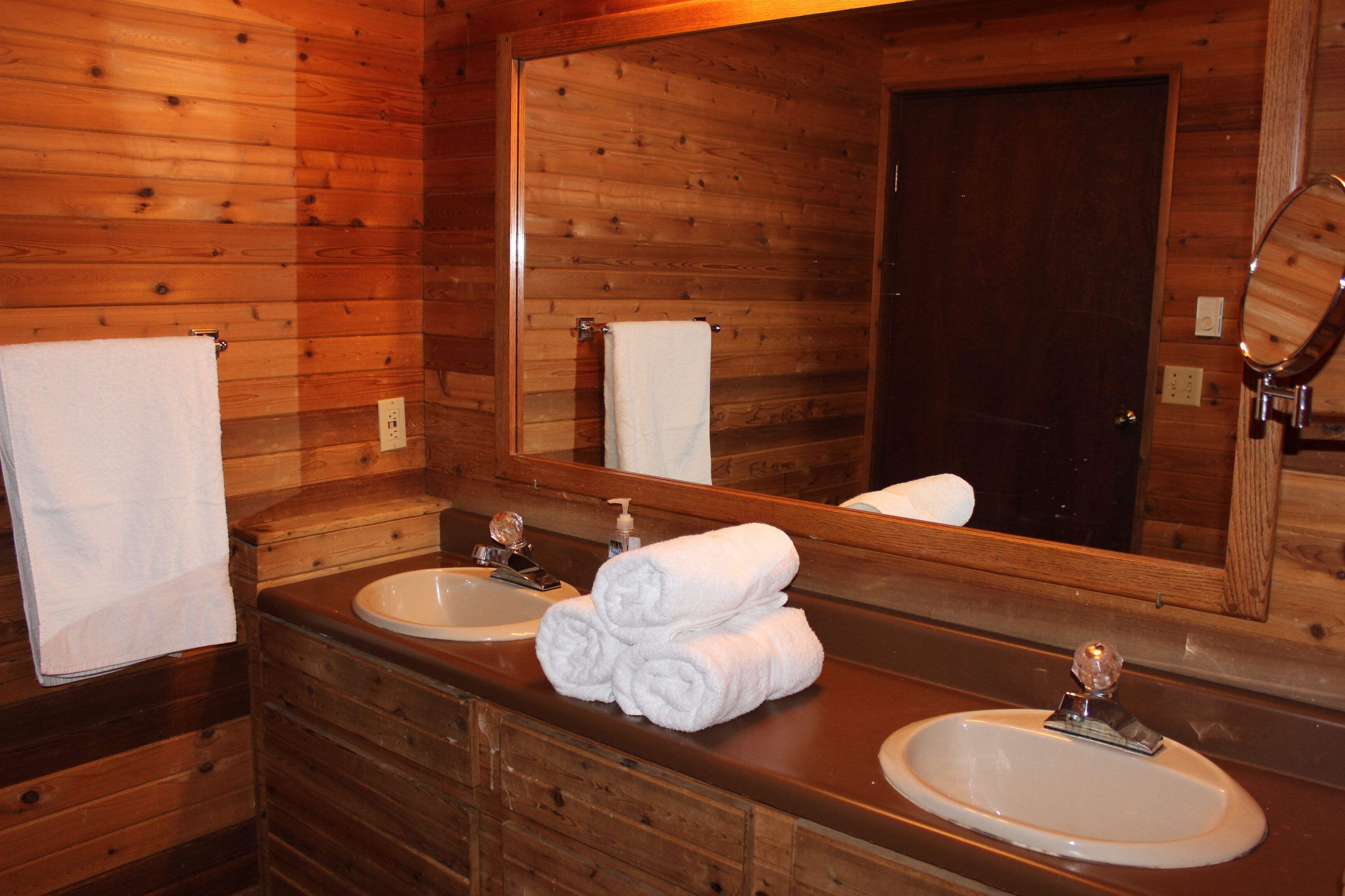 Large Vacation House near Tsawwassen 25 min to YVR