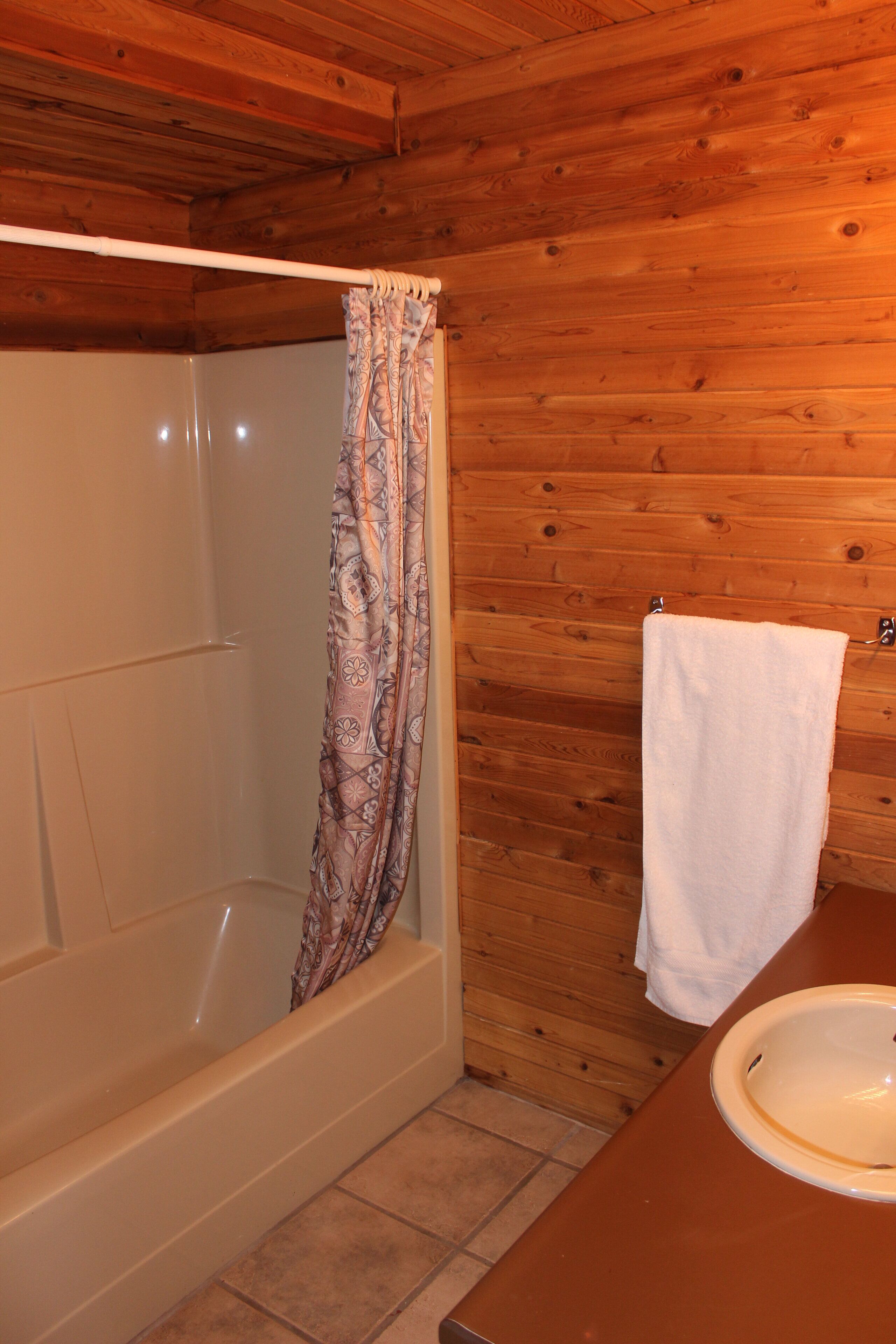 Large Vacation House near Tsawwassen 25 min to YVR