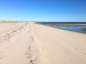 Beach nearby, sun loungers, beach towels