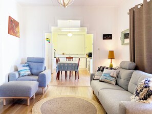 Smart TV, books - Stuarts Point - Relaxed Coastal Coolest Location in Town - Opposite The River.  (Stuarts Point)