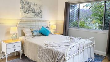 3 bedrooms, iron/ironing board, free WiFi, bed sheets