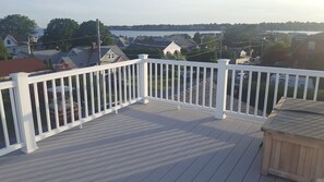 Property grounds - Walk to beach, Huge deck off spacious new kitchen, roof-deck, king master (Middletown)