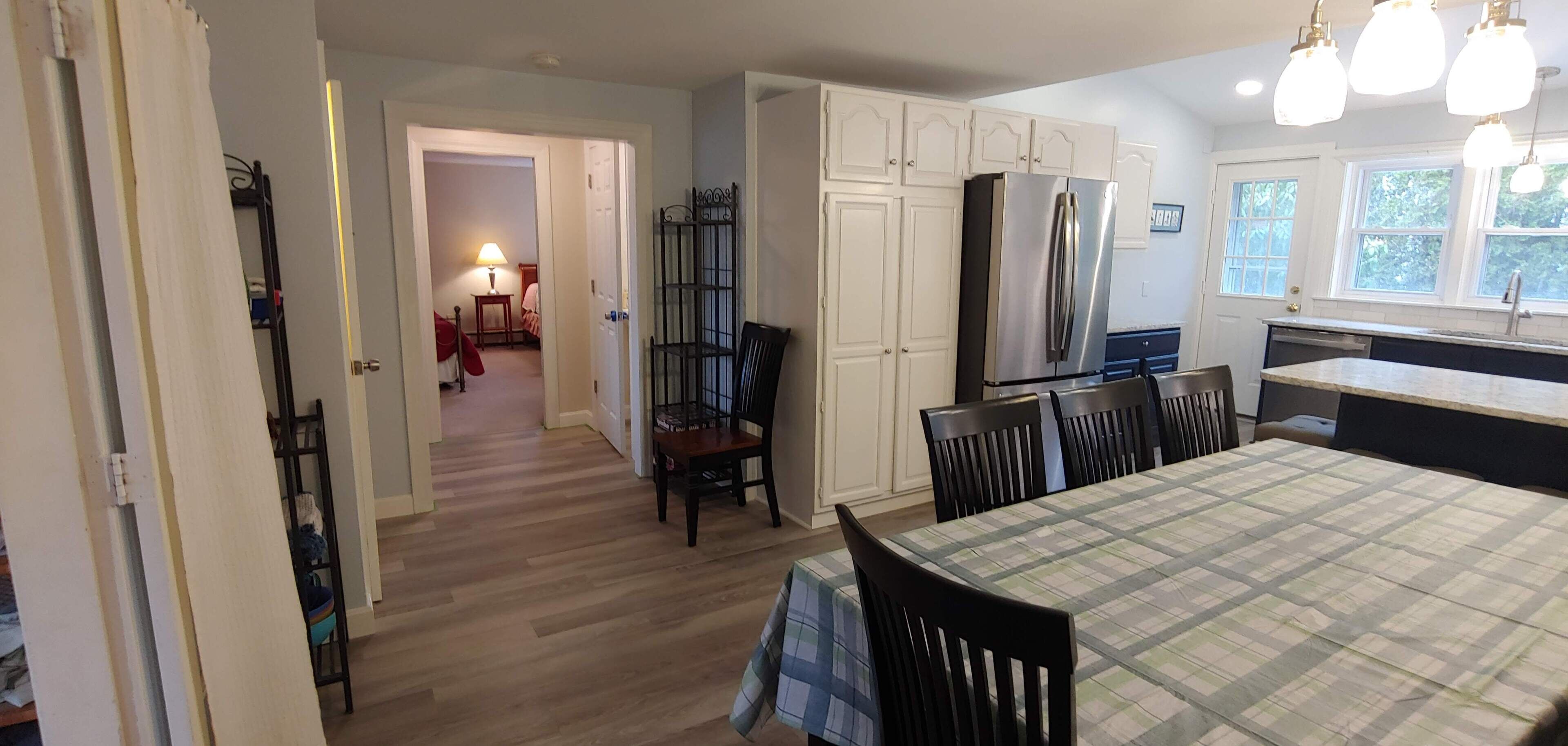  6BD 4BA w/2 separate units Walk to beach, huge deck, roof-deck, close to town