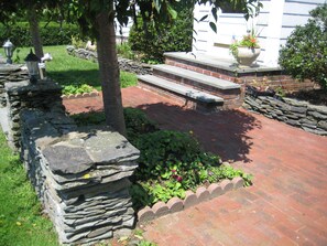 Property grounds - Walk to beach, Huge deck off spacious new kitchen, roof-deck, king master (Middletown)