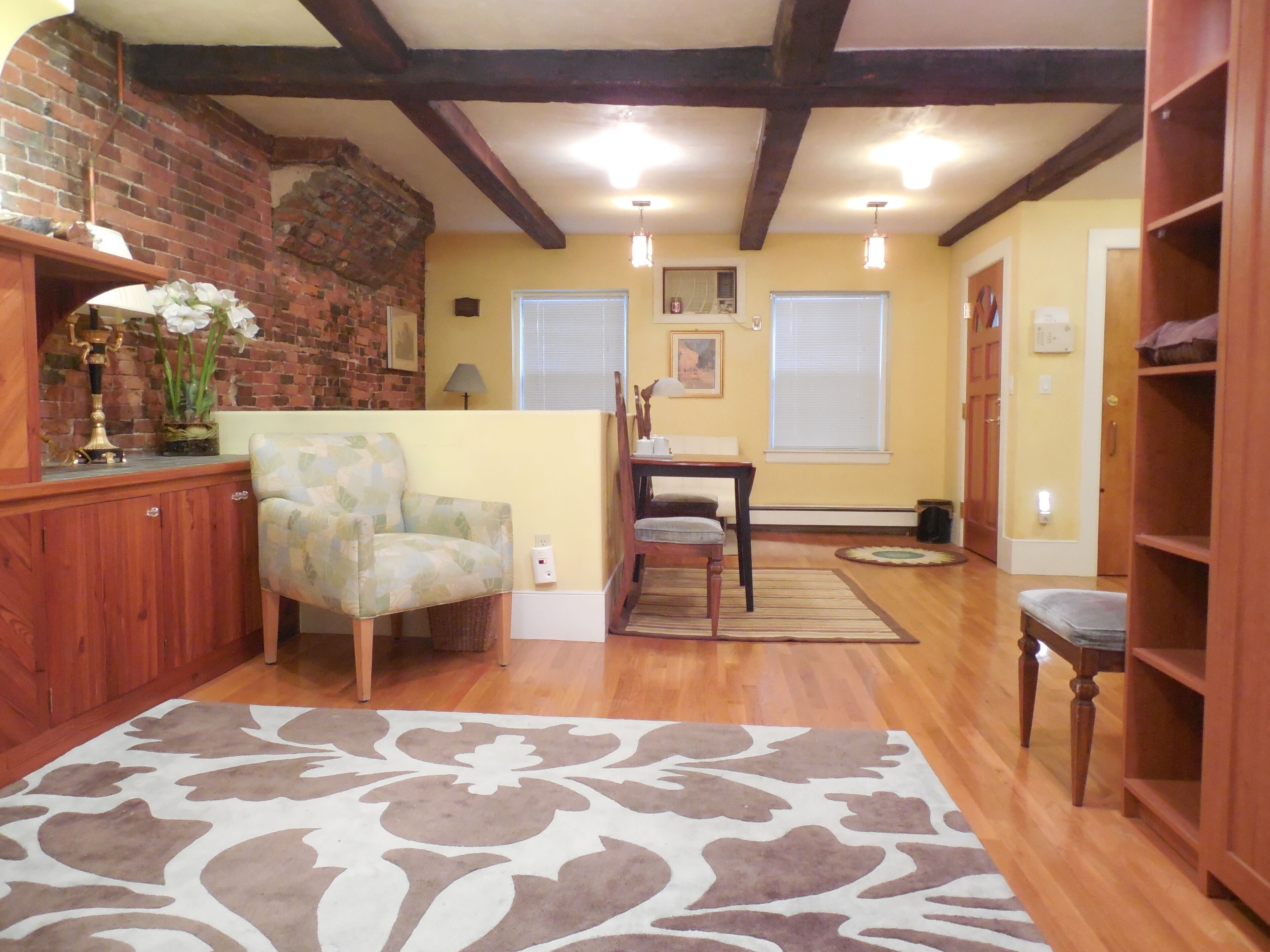 Charming House In Downtown Boston, Nearby Attractions, Parking & Free WiFi