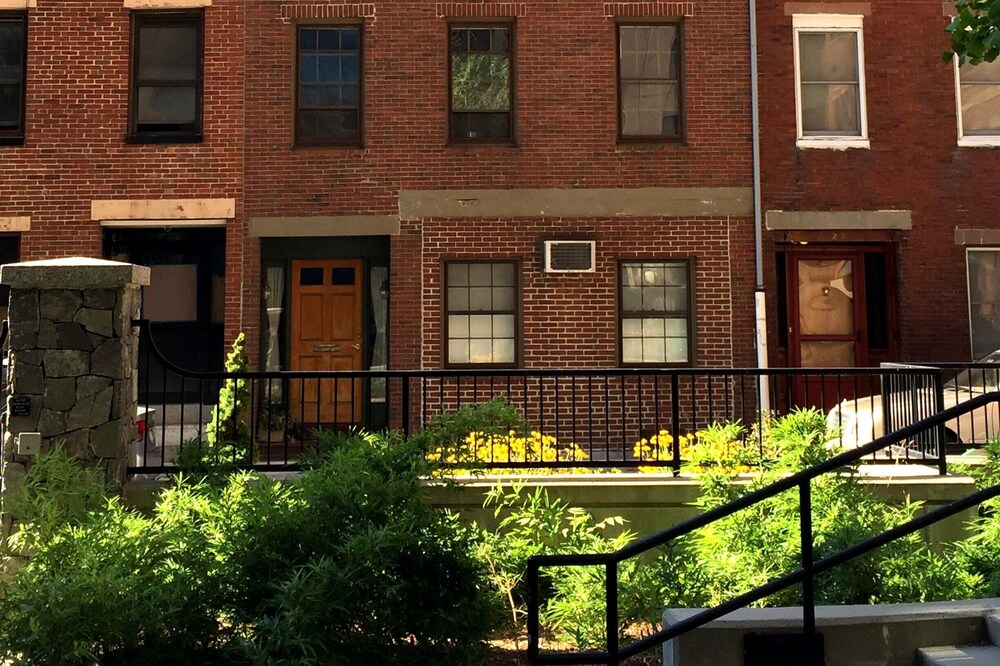 Charming House In Downtown Boston, Nearby Attractions, Parking & Free WiFi