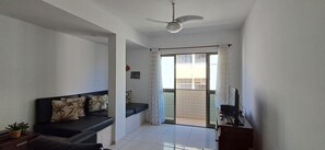 TV, DVD player, videoteca