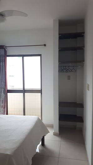 2 bedrooms, iron/ironing board, WiFi