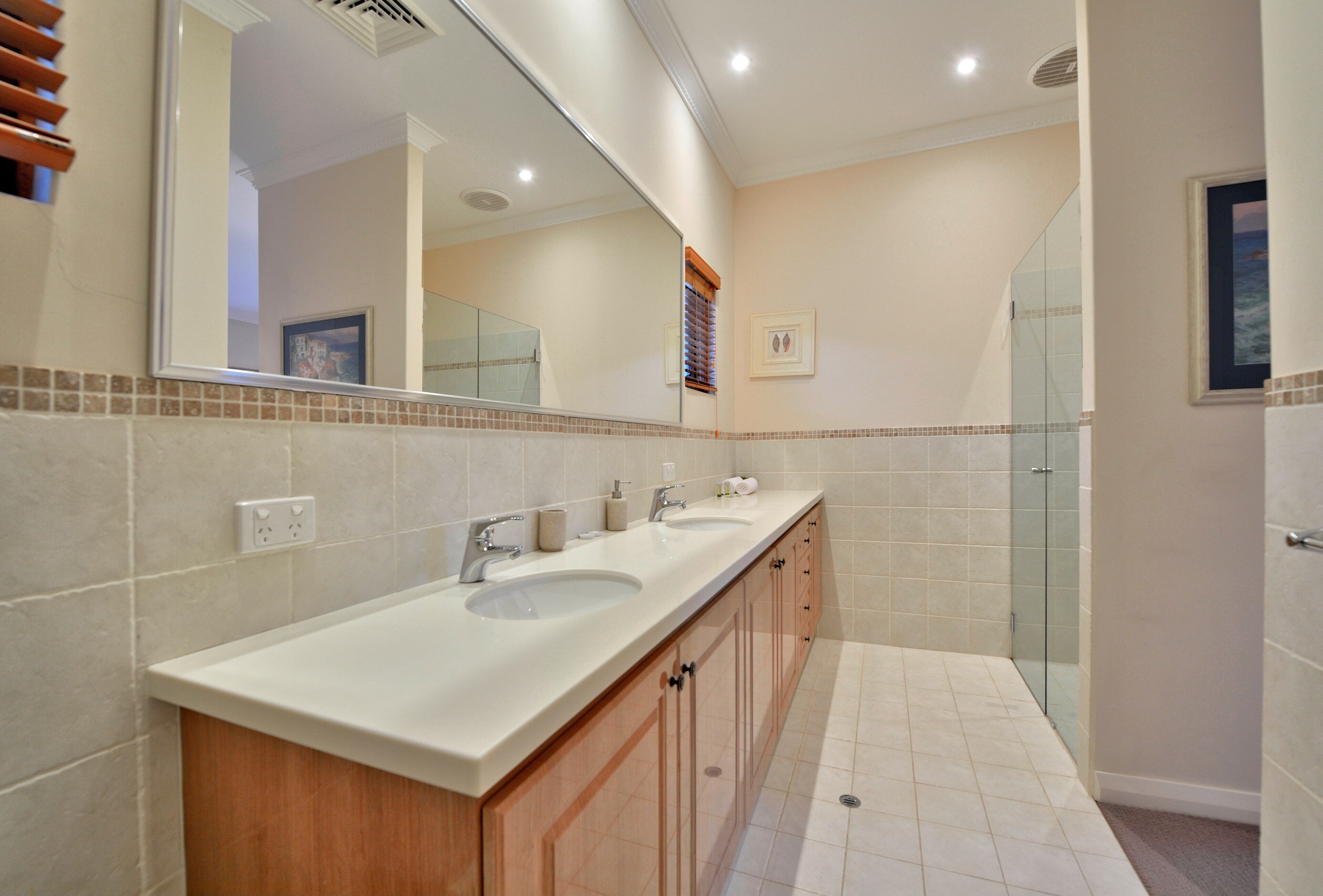 Canal Riviera - Free Wifi — image 24