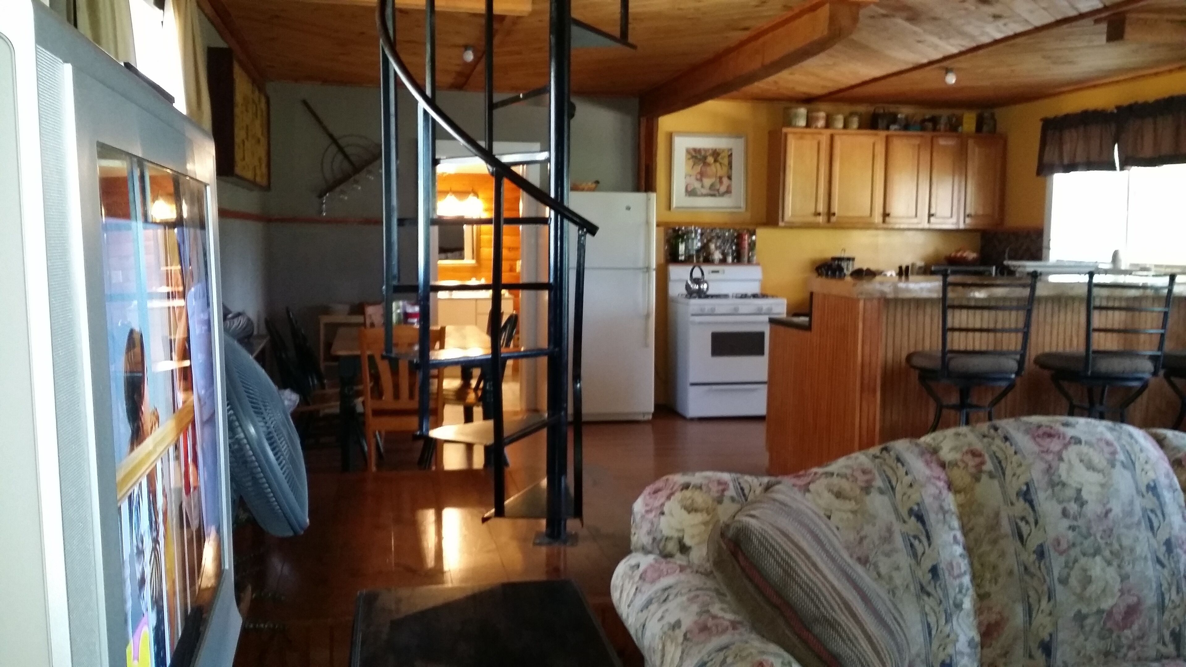 Walk to Settlers Green Shopping Outlet