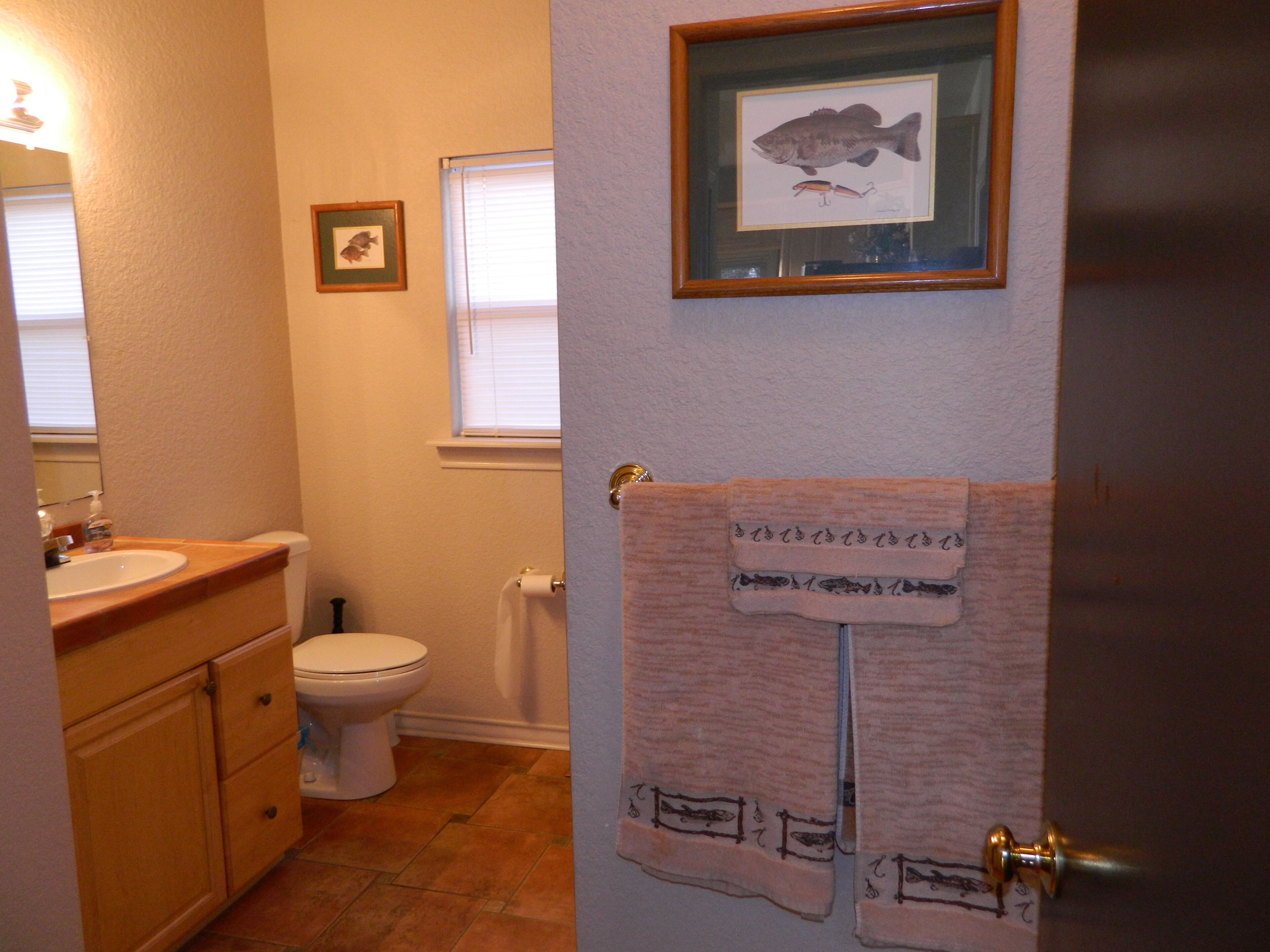 The Lakeview House - access to pier/dock, fire pit and lake access