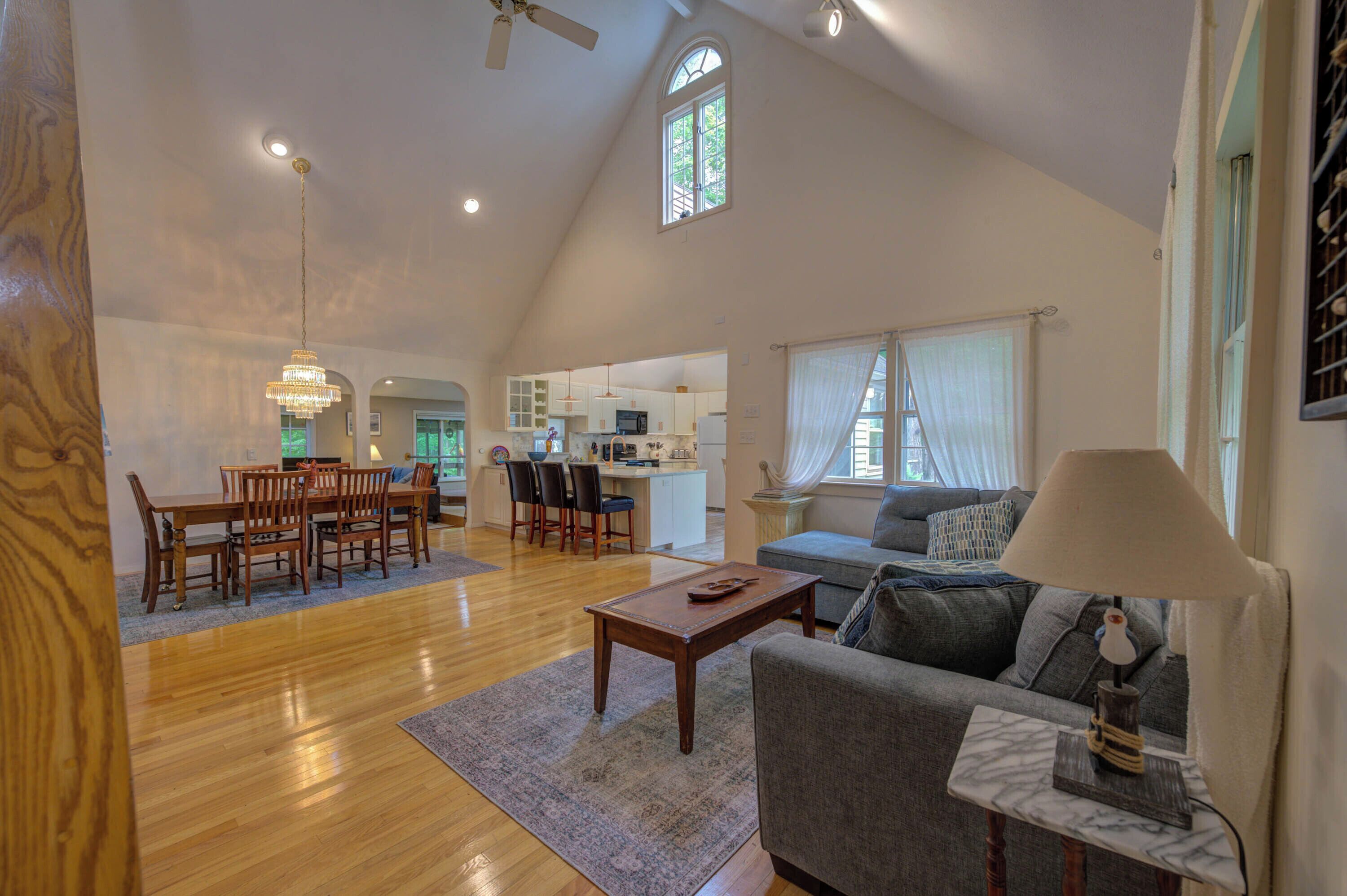 Private Luxury Home Close to Downtown