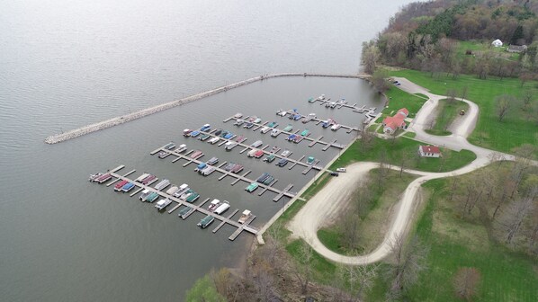 Marina - Pymatuning Lake weekly rental. We are 0.4 mi. from the lake, marina, launch, ect (Espyville)