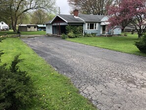 Exterior - Pymatuning Lake weekly rental. We are 0.4 mi. from the lake, marina, launch, ect (Espyville)