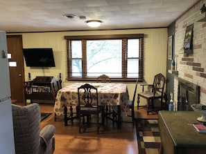 Interior - Pymatuning Lake weekly rental. We are 0.4 mi. from the lake, marina, launch, ect (Espyville)