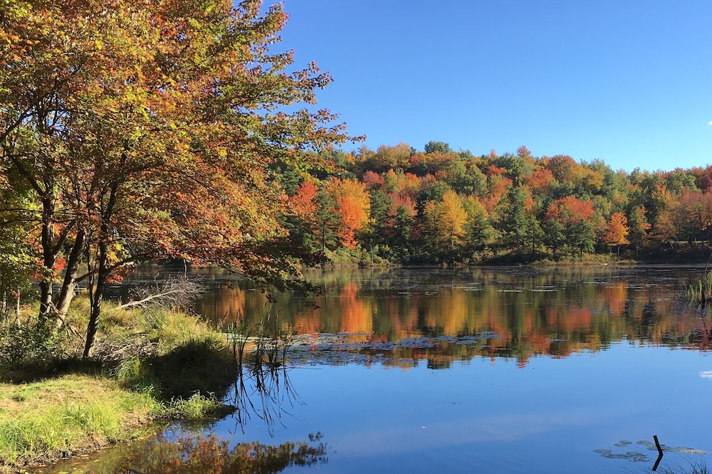Family Lake Escape in the Poconos