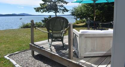 Oceanfront cottage with gorgeous views of Cadillac Mt.,seals and ocean birds