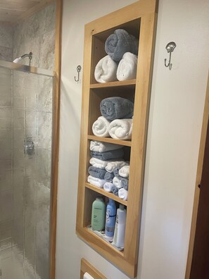Shower, eco-friendly toiletries, hair dryer, towels - Oceanfront cottage with gorgeous views of Cadillac Mt.,seals and ocean birds (Trenton)