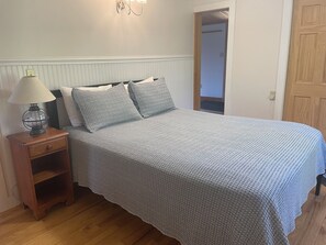 3 bedrooms, travel cot, free WiFi, bed sheets