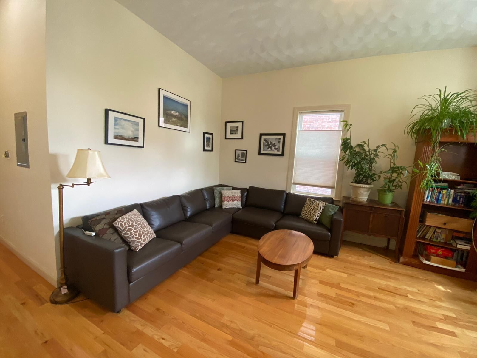  2 Bedroom Jamaica Plain with Parking, Laundry, Netflix & fast WiFi