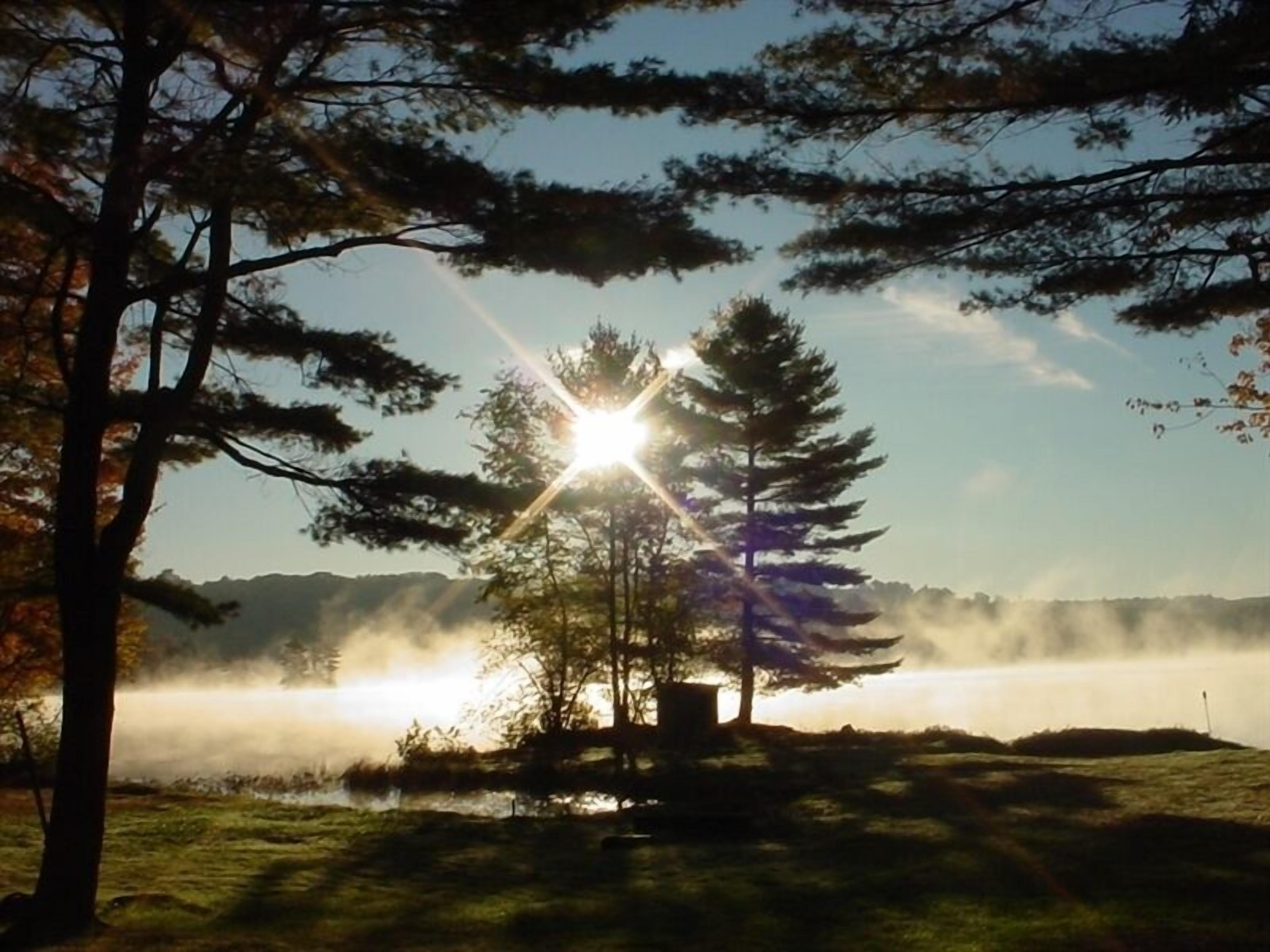 Waterfront Log Home, Dock, Child-Friendly Beach, High Speed Internet