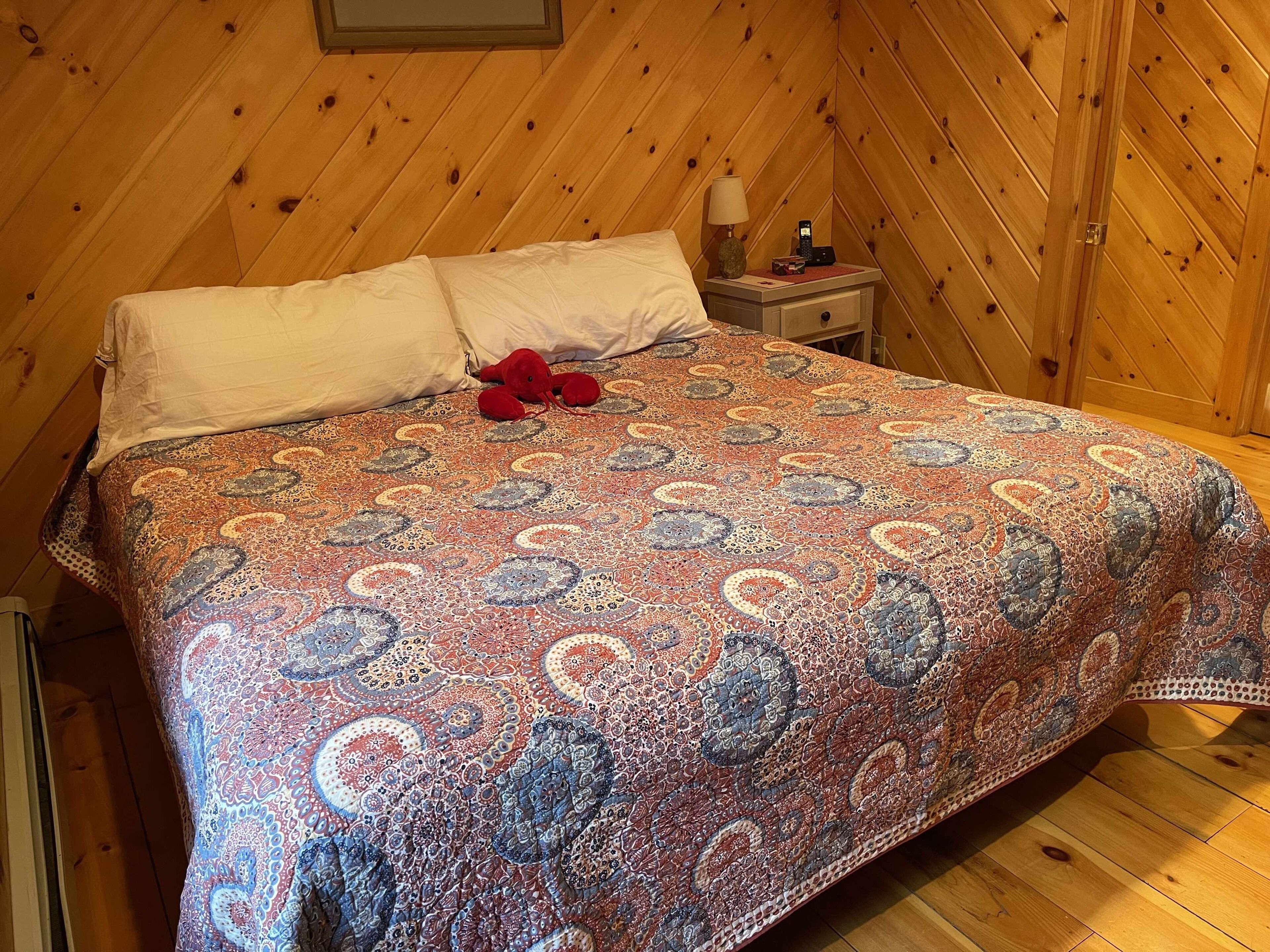 Waterfront Log Home, Dock, Child-Friendly Beach, High Speed Internet