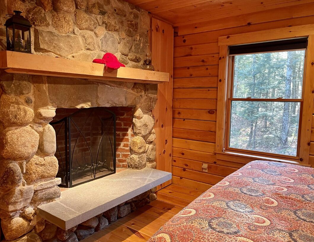 Waterfront Log Home, Dock, Child-Friendly Beach, High Speed Internet