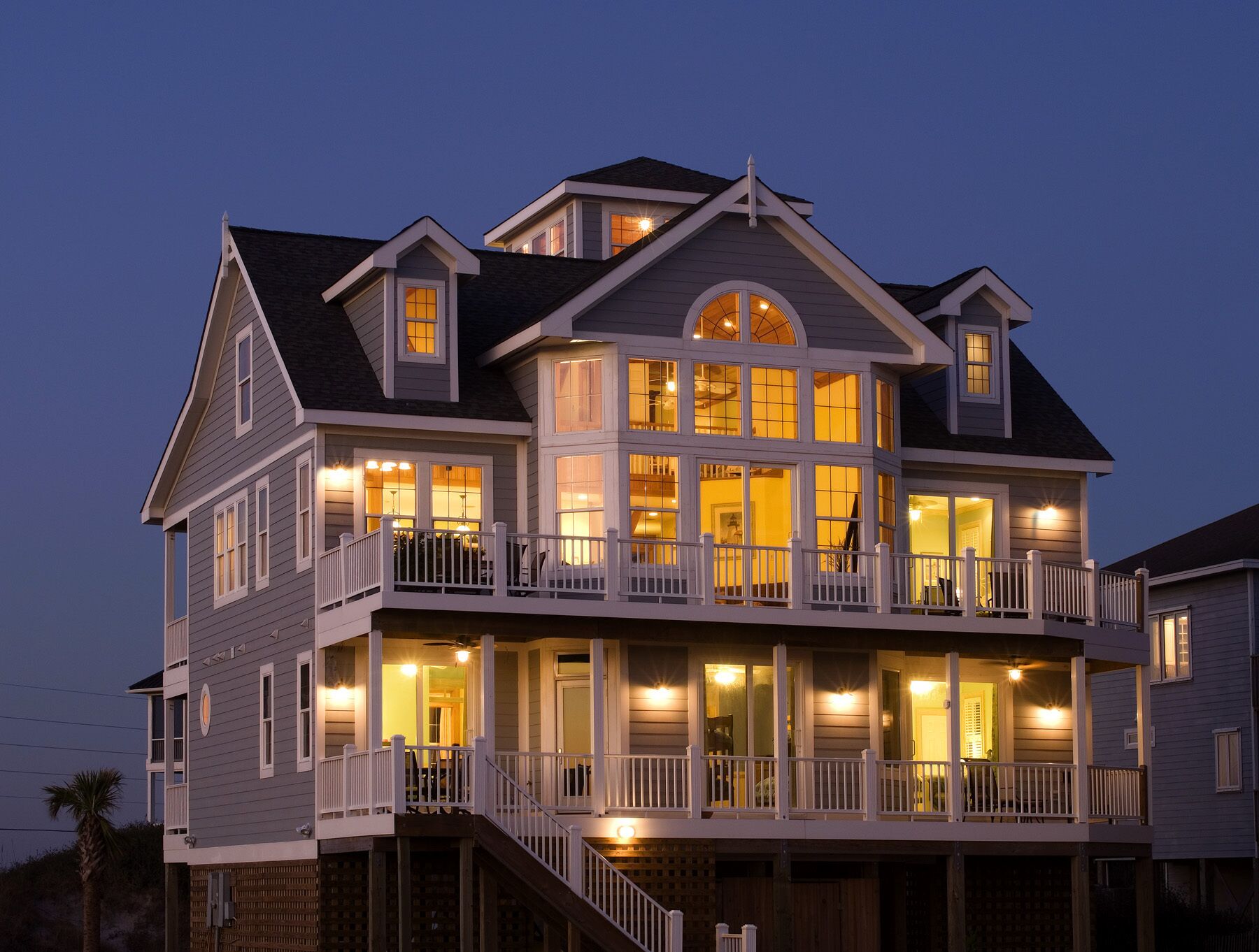 OceanFront 7-Bdrm.  Elevator Pool Tennis Volleyball HotTub Dog Friendly