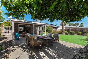 Outdoor dining - Quiet Scottsdale Retreat ~ 3BR ~ FirePit, Garage, EV Charging ~ Prime Location (Scottsdale)