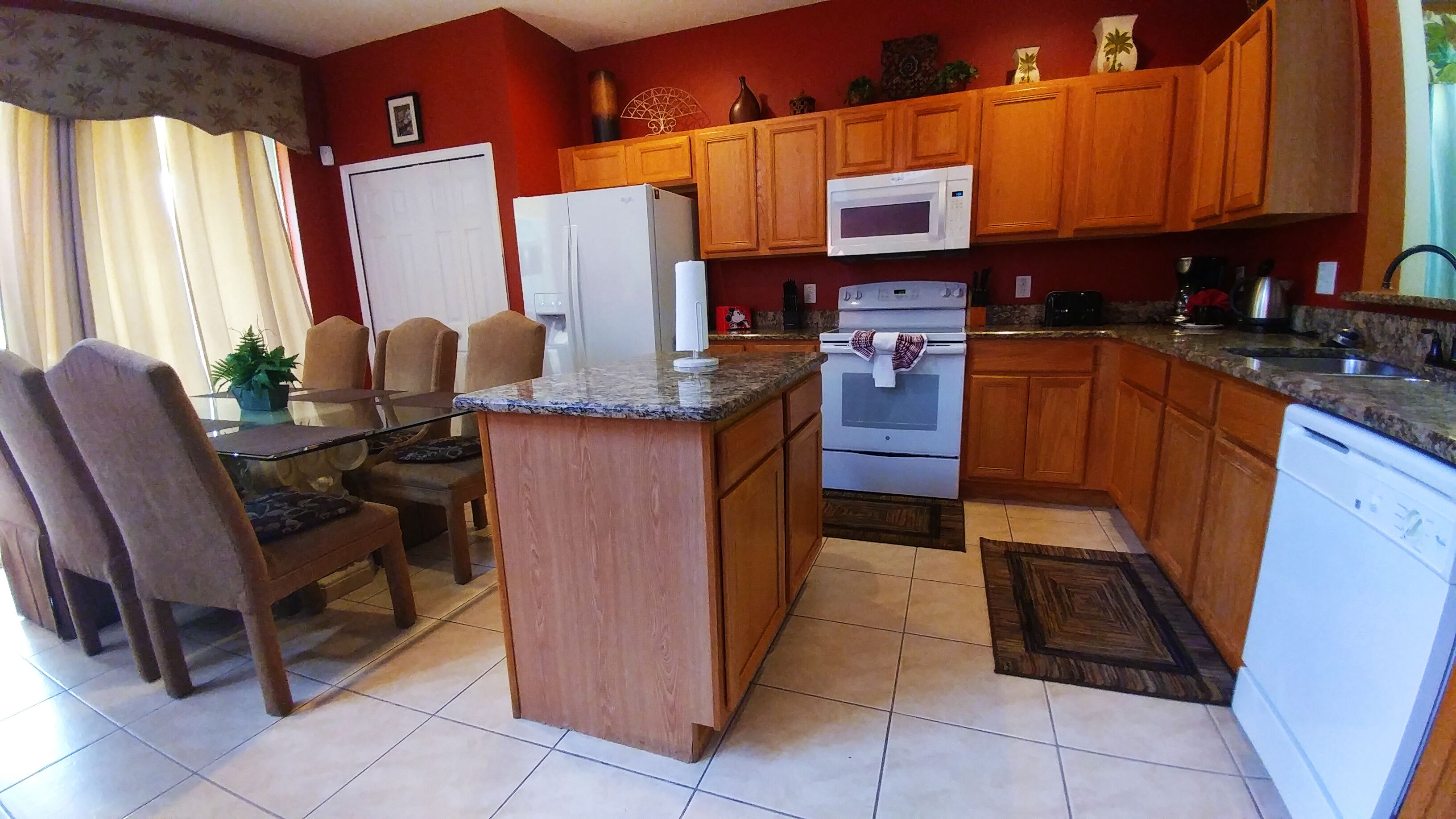 Luxury Vacation home! 7 bedrooms, 4.5 baths with WiFi, Pool, Spa, Gameroom