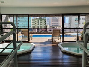 Piscina coperta, piscina all'aperto