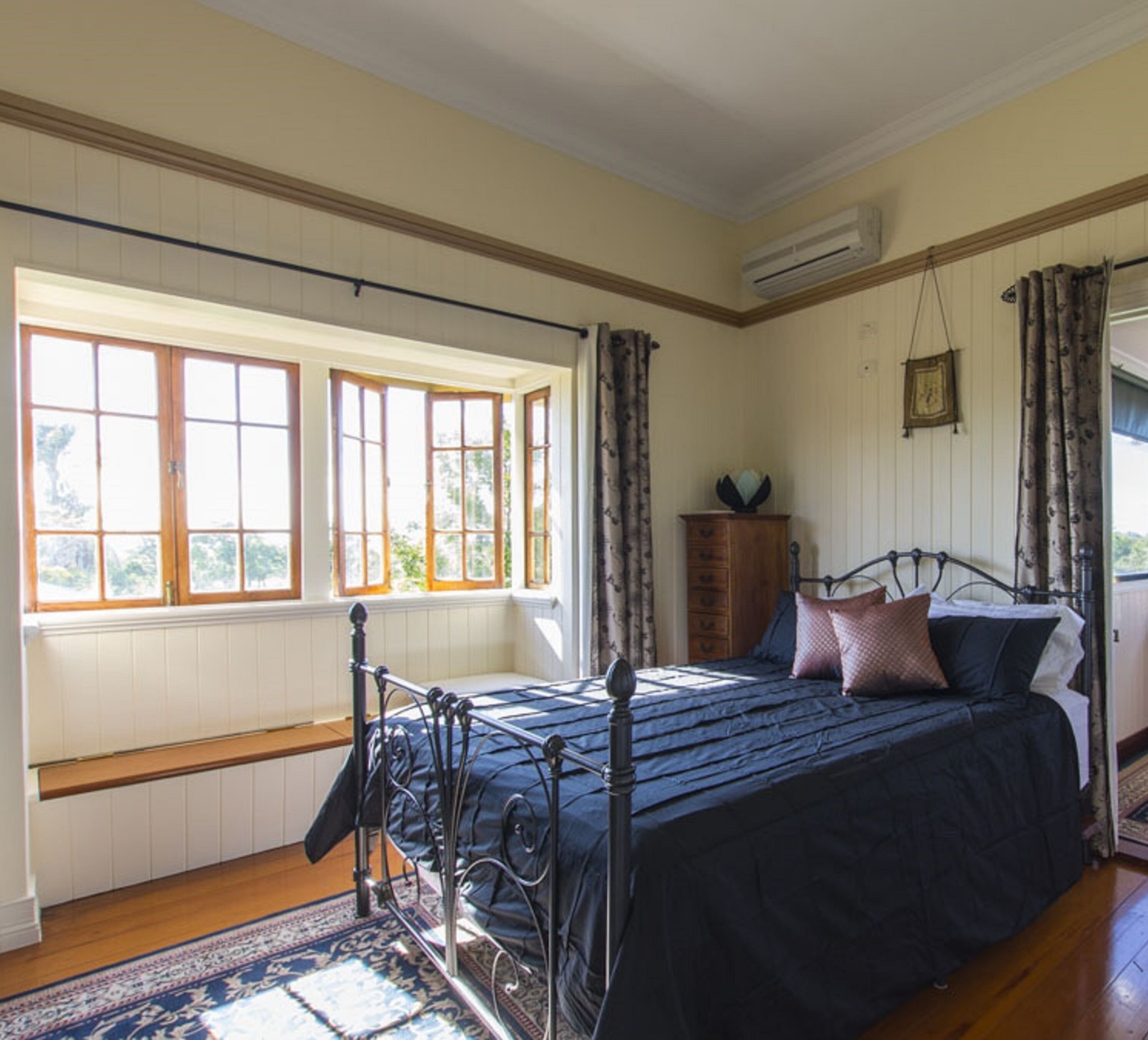 Seabreeze Sojourn - Queenslander one hectare near sea