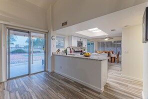 Fridge, microwave, oven, stovetop - Painted Mt GOLF Course Views, Heated POOL, King Beds & TVs All BRs, 2 Bikes (Mesa)