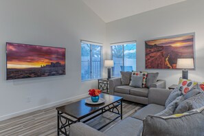 Una Smart TV, un futbolín, libros