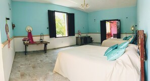 4 slaapkamers, een strijkplank/strijkijzer, beddengoed