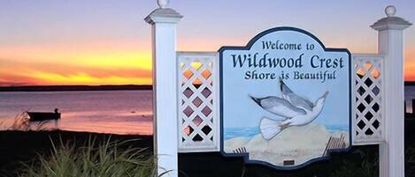 A sign welcoming visitors to Wildwood Crest with a seagull illustration.