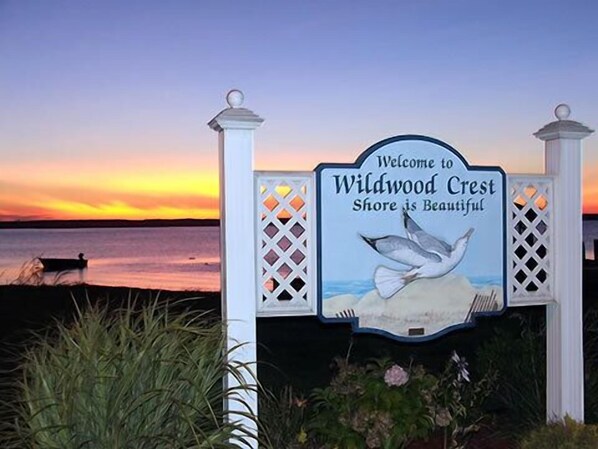 A sign welcoming visitors to Wildwood Crest with a seagull illustration.