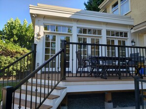 Outdoor dining - FIFA 2026 VANCOUVER,4BR Luxury Home,AC,Parking,Easy Skytrain to BC Place Stadium (Burnaby)