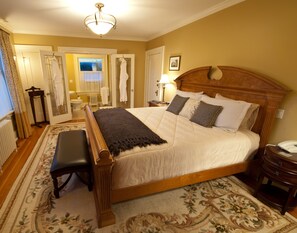 5 bedrooms, desk, iron/ironing board, travel cot - FIFA 2026 VANCOUVER,4BR Luxury Home,AC,Parking,Easy Skytrain to BC Place Stadium (Burnaby)