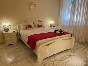 3 soverom, skrivebord, strykejern/-brett og wi-fi