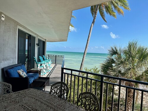 Panoramic 3BR/3BA Condo - Direct Beach Ocean Front